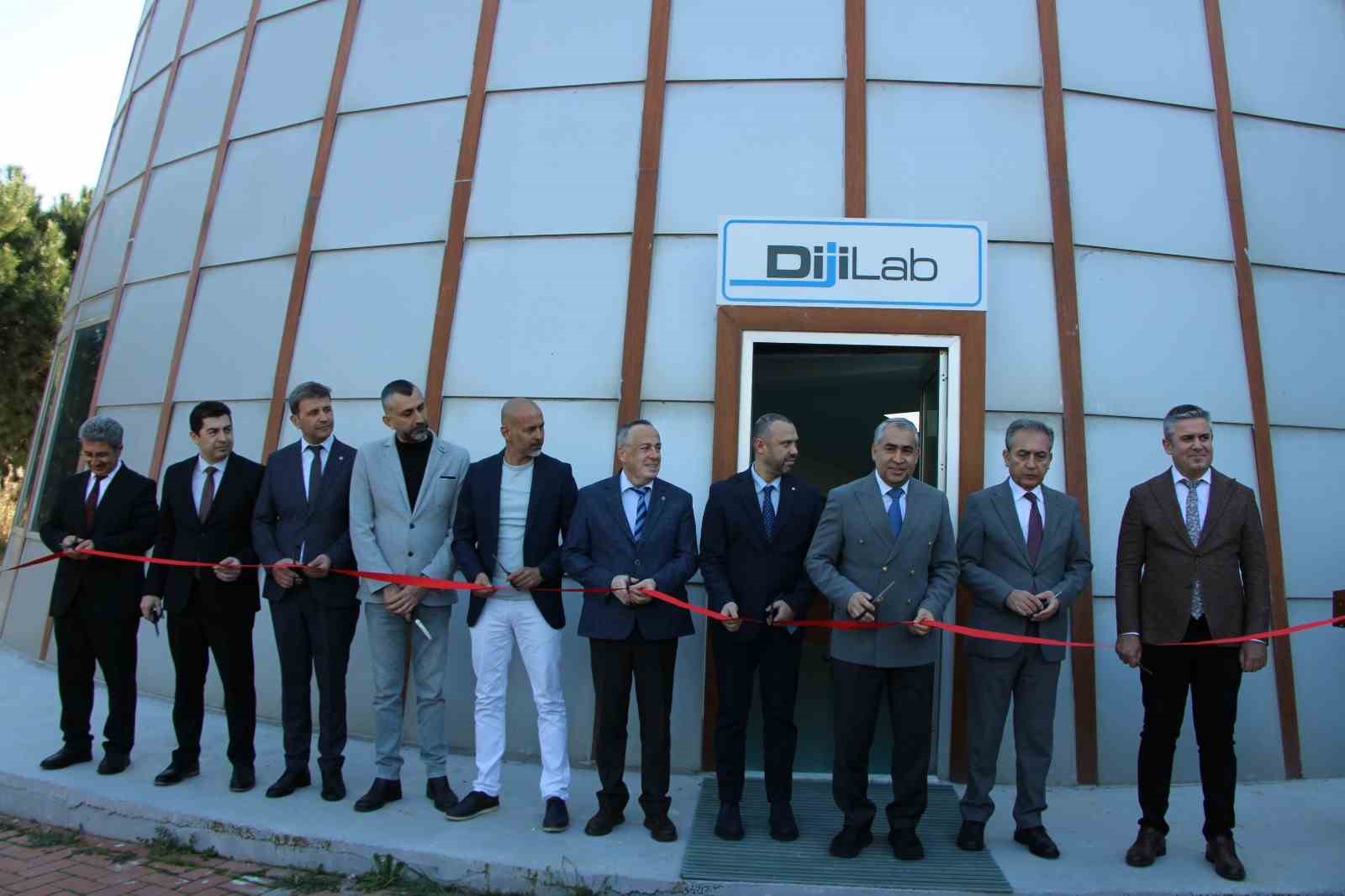 ADÜ’de dijital eğitim laboratuvarı açıldı
