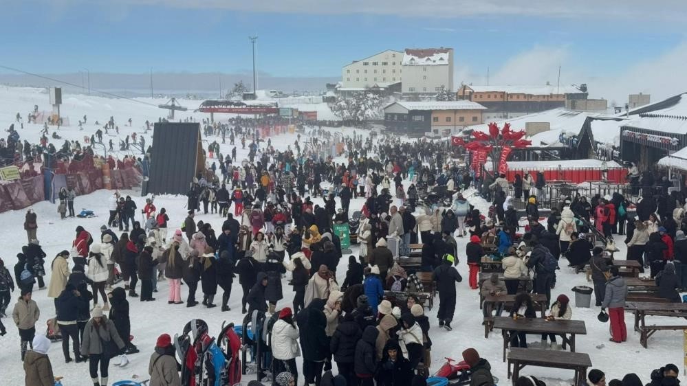 Erciyes’te ziyaretçi hedefine sezon bitmeden ulaşıldı
