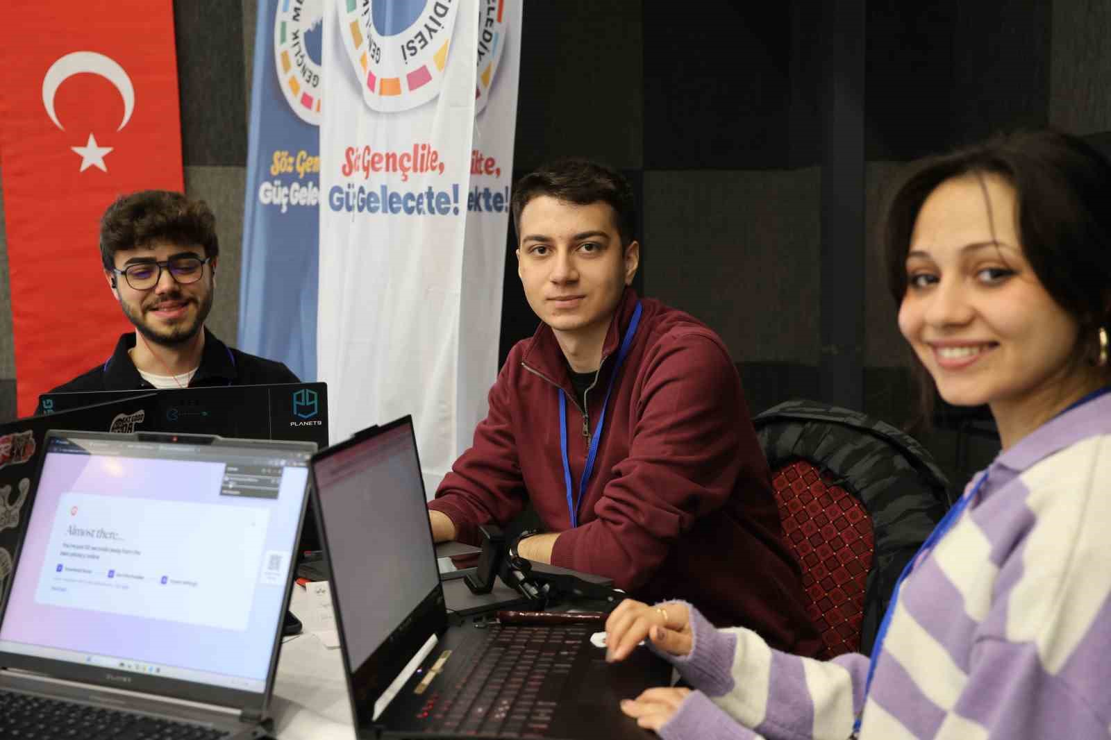 5 ilden 70 genç Elazığ’da Türkiye’nin uzay misyonu için ter dökecek
