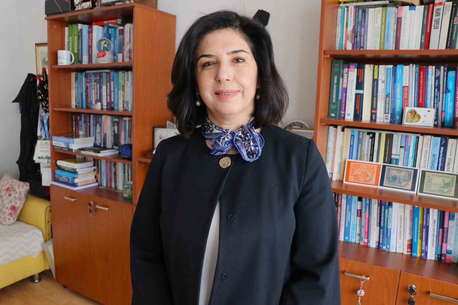 Uzmanı değerlendirmelerde bulundu: "Yastık altında bulunan tonlarca altın üretime kazandırılmalı"
