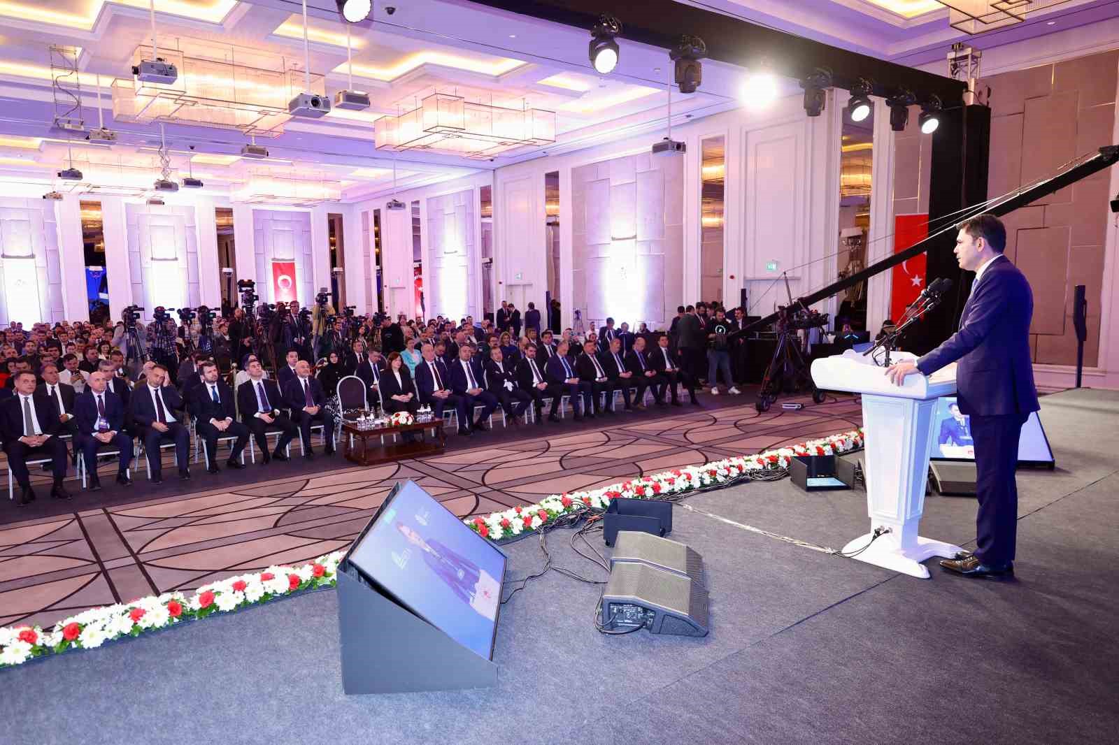 Bakan Kurum: "İstikrarsızlık süreci ve iklim değişikliği ekolojik beka meselesidir"
