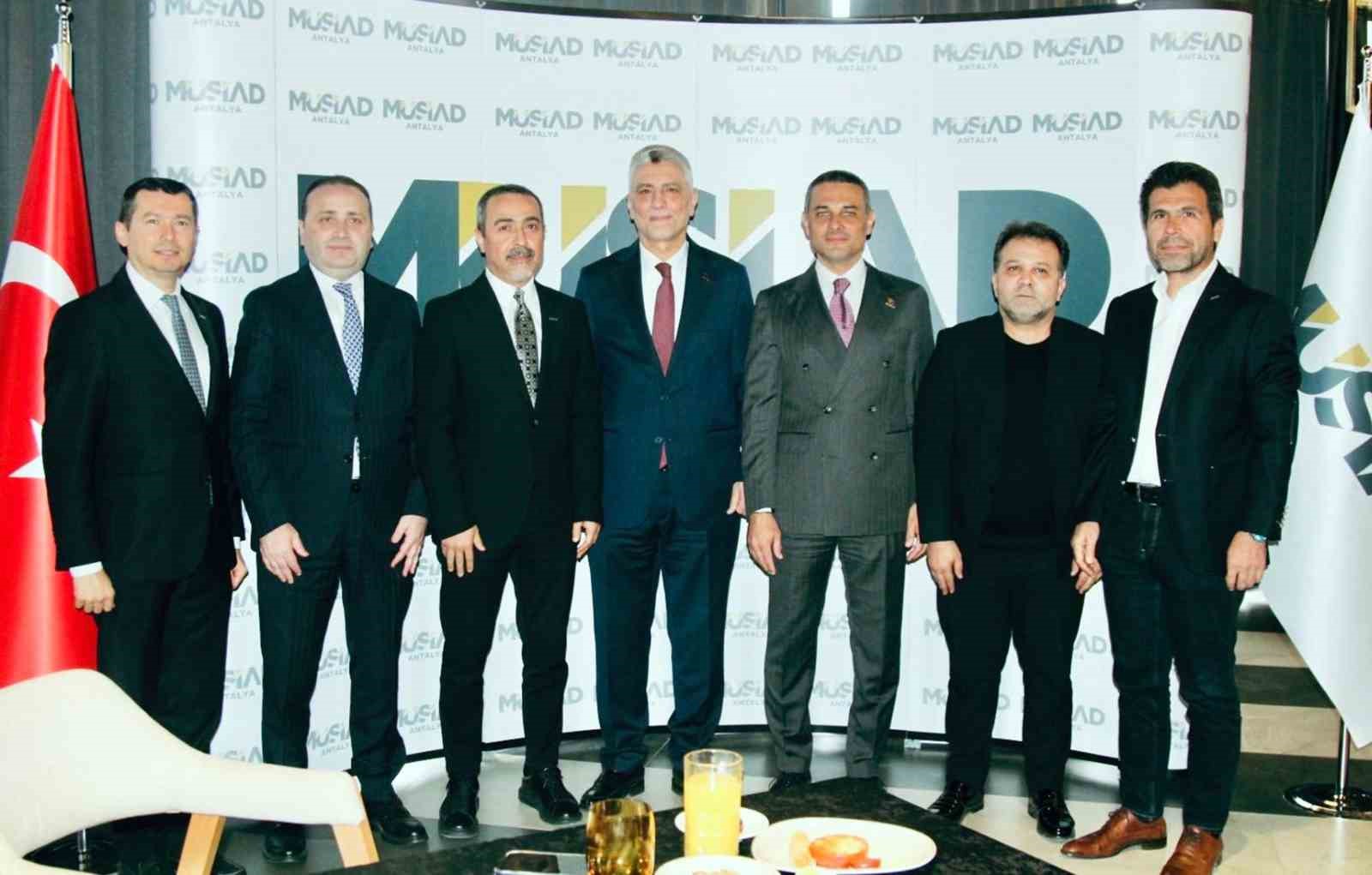 MÜSİAD Muğla heyeti Ticaret Bakanı Bolat’ın da katıldığı istişare toplantısına katıldı
