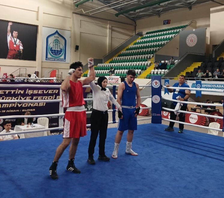 Erzincanlı boksör Türkiye üçüncüsü oldu
