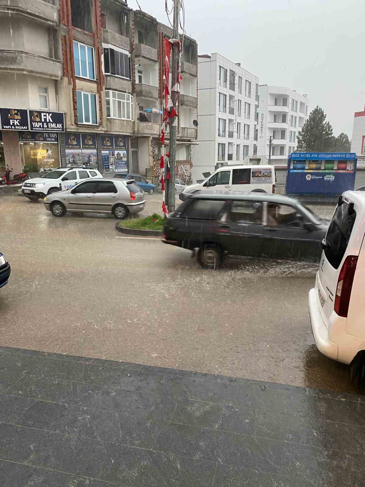 Kavak’ta sağanak yağış
