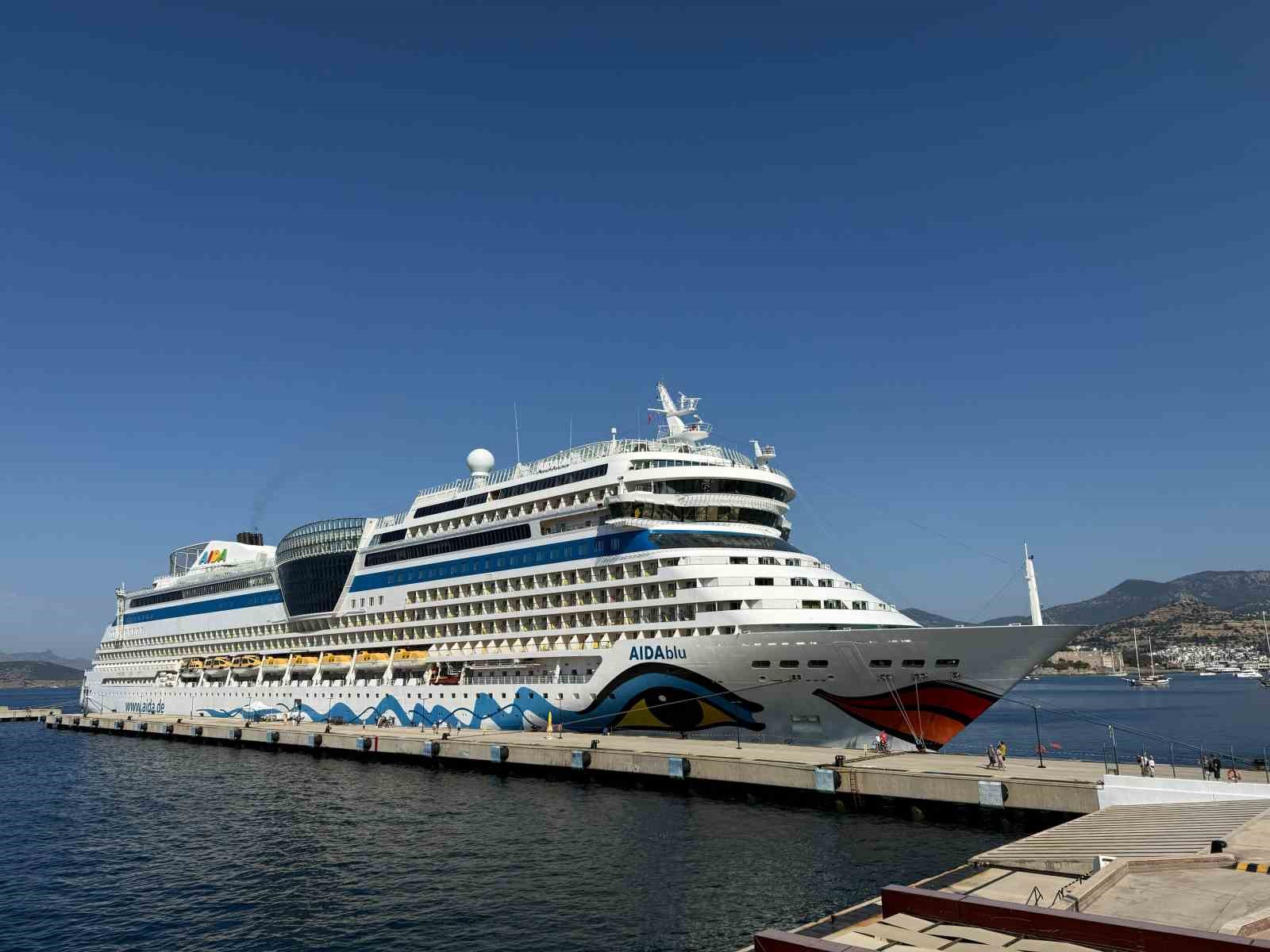 Bodrum’a kruvaziyer ile 2 bin 377 turist geldi
