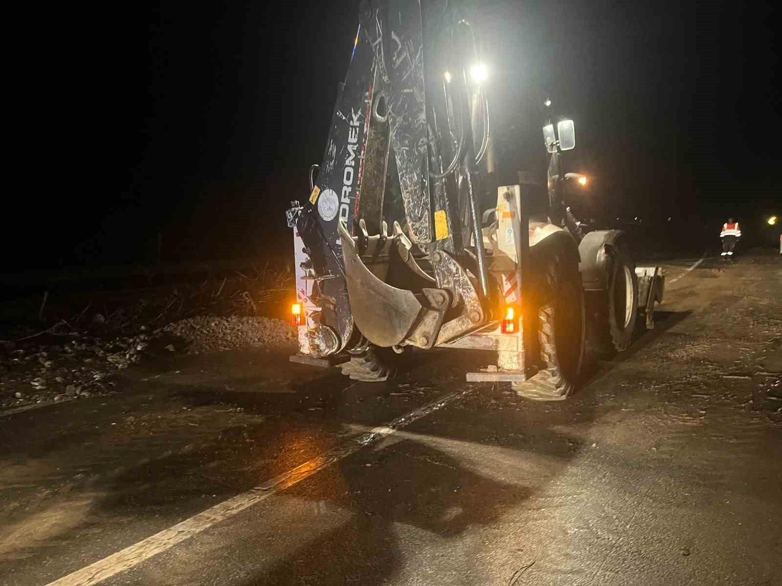 Osmaneli’de sağanak etkili oldu, ulaşım aksadı
