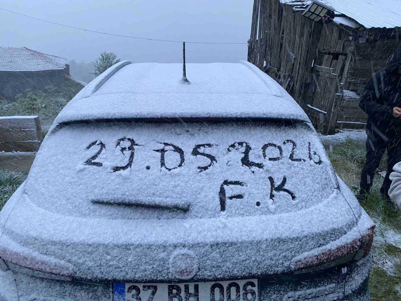 Kastamonu’da mayıs ayının sonunda kar sürprizi
