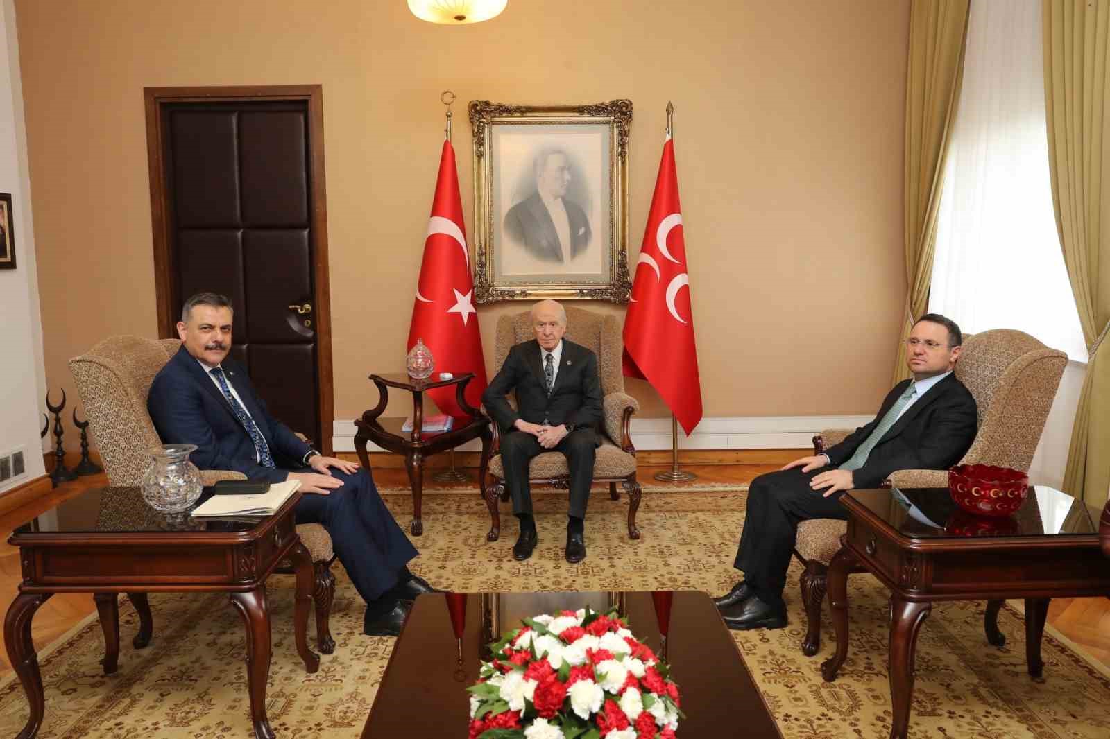 Adalet Bakanı Gürlek ve İçişleri Bakanı Çiftçi, TBMM’de MHP lideri Bahçeli’yi ziyaret etti
