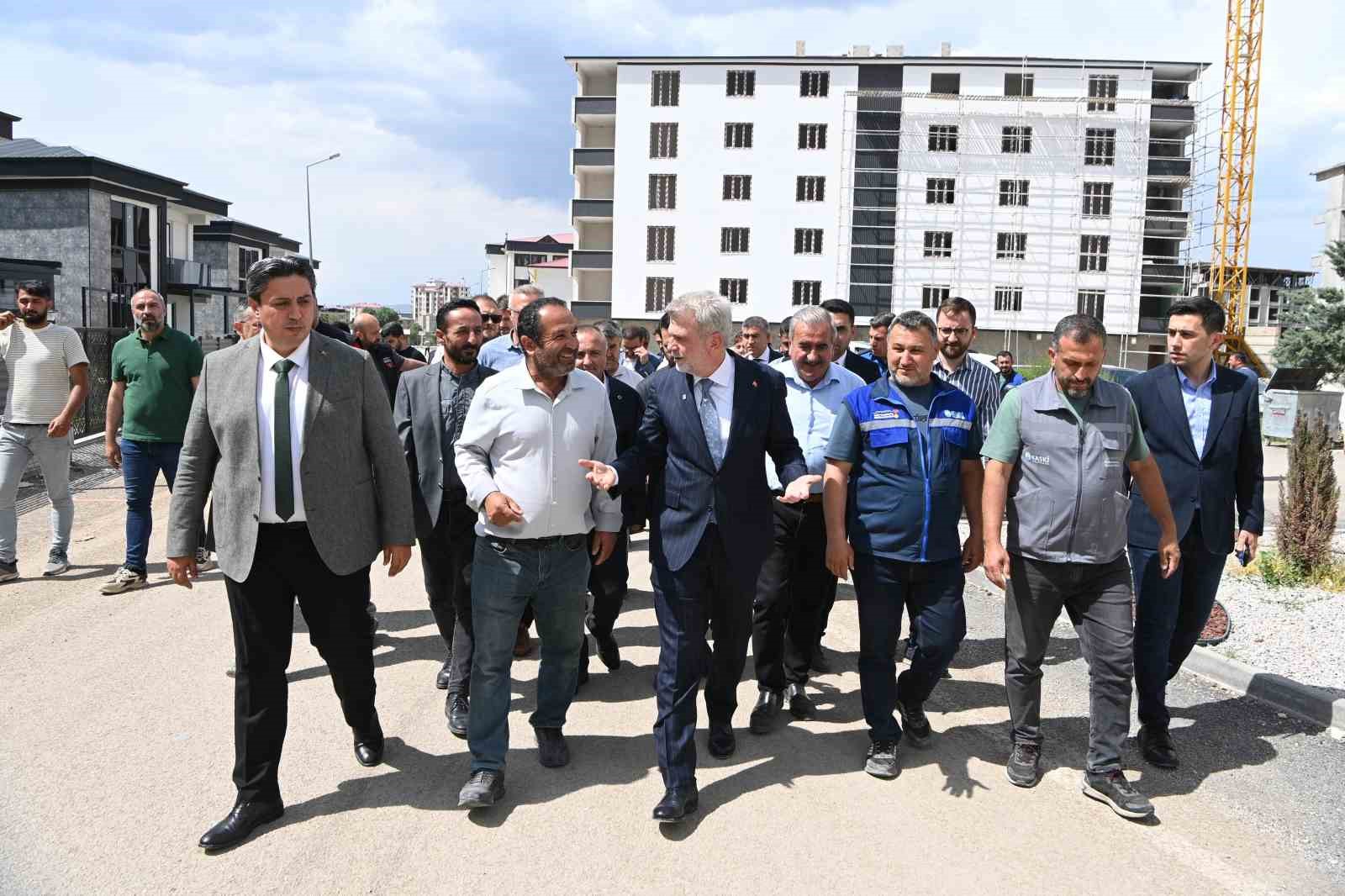 Başkan Görgel: "Elbistan’a 500 milyon liralık yol yatırımı kazandırıyoruz"
