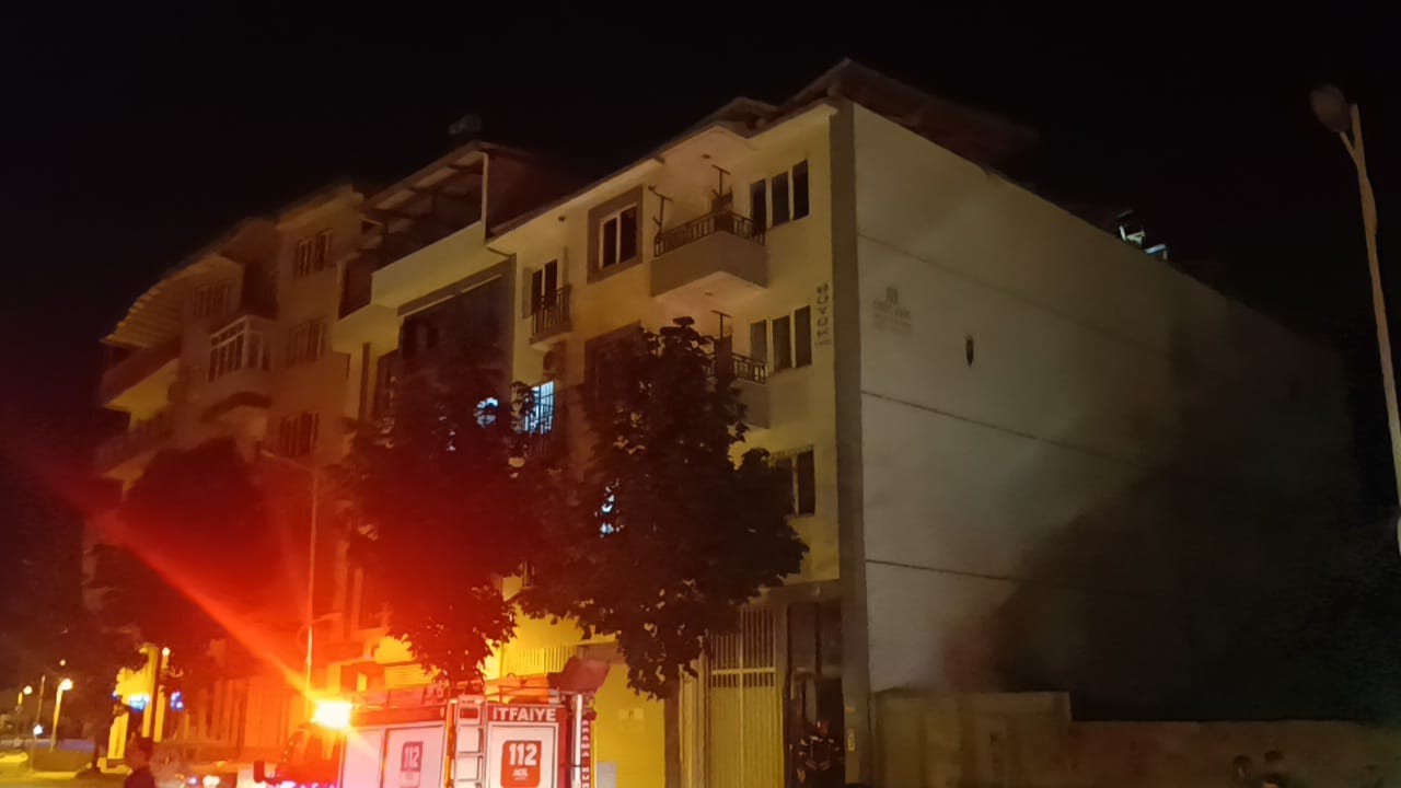 Malatya’da apartman çatısında göçük
