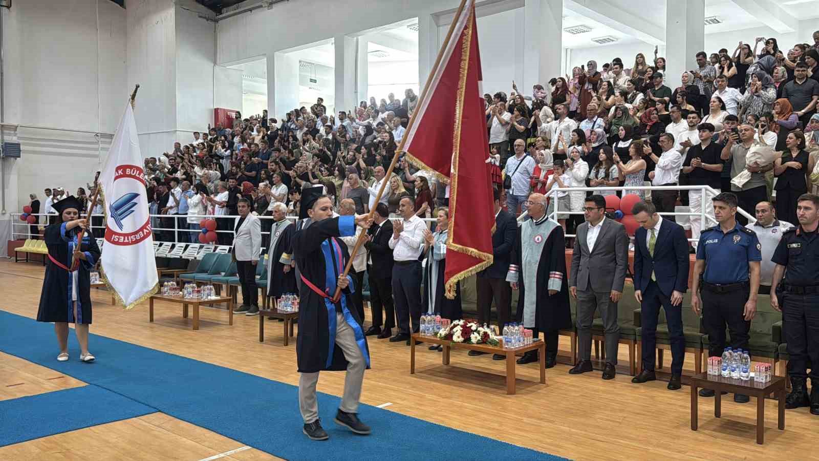 Alaplı Meslek Yüksek Okulu’nda mezuniyet sevinci
