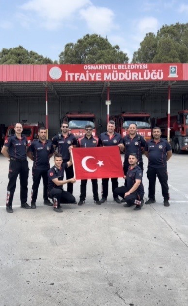 Osmaniye’de itfaiyecilerden A Milli Takım’a klipli destek
