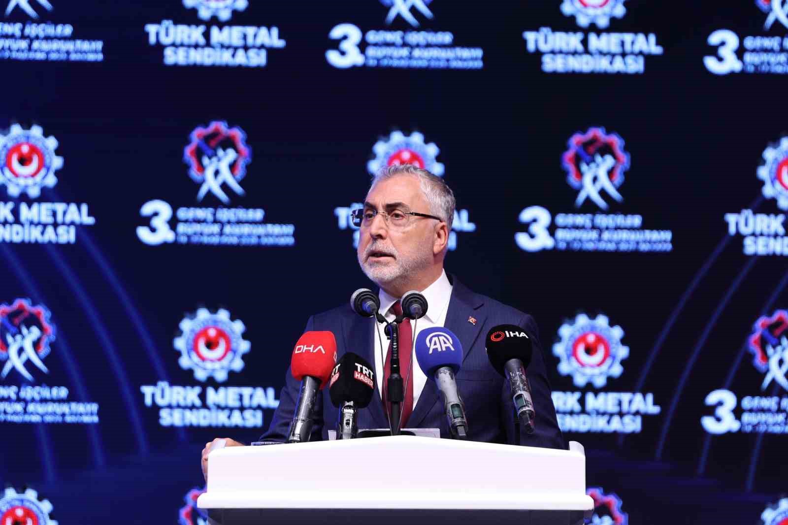 Bakan Işıkhan: "Gençlerimizin dijital bağımlılık konusuna dikkatle eğilmesi gerektiğini düşünüyorum"
