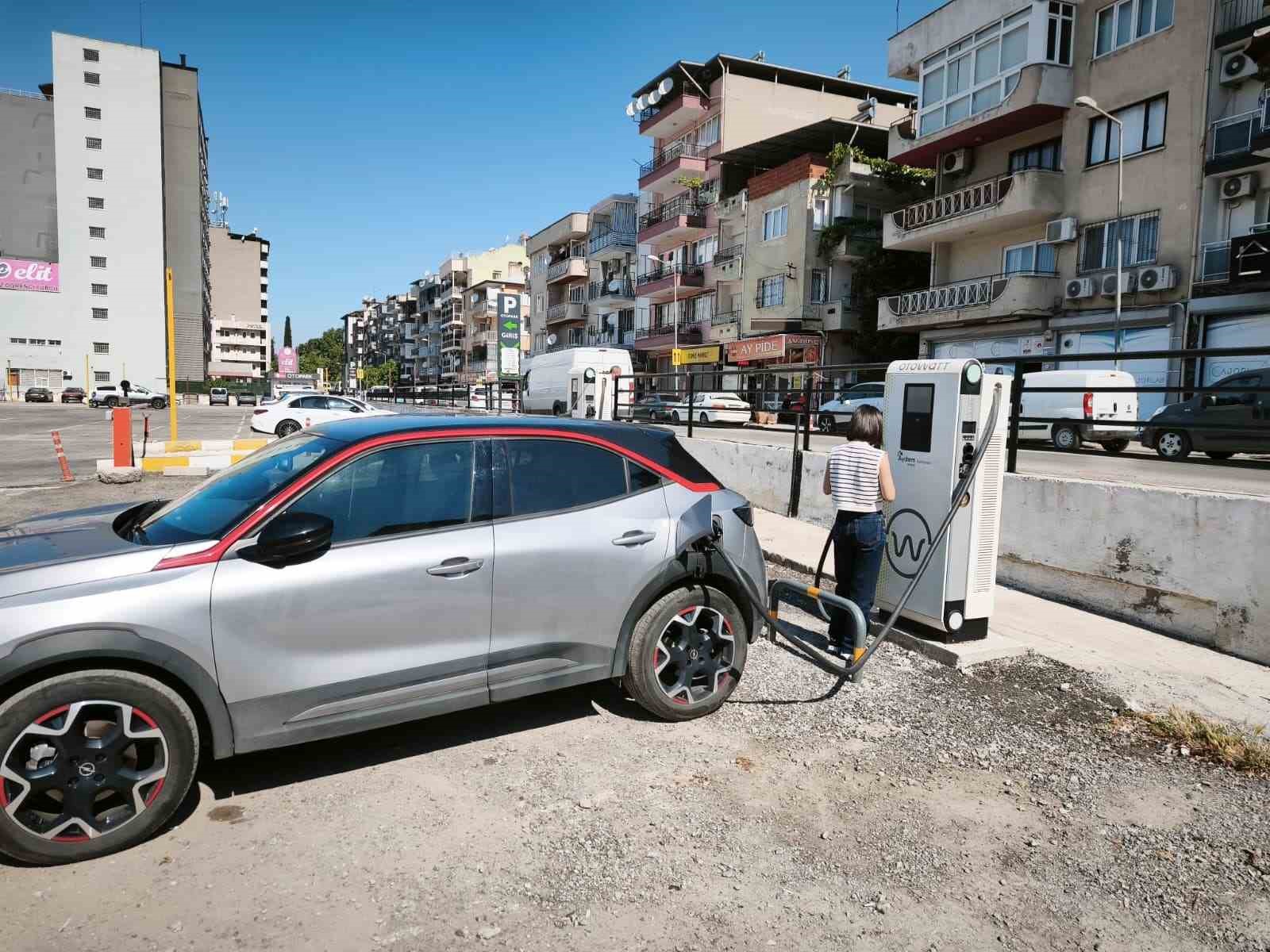 Efeler Belediyesi’nin elektrikli araç şarj istasyonları hizmette
