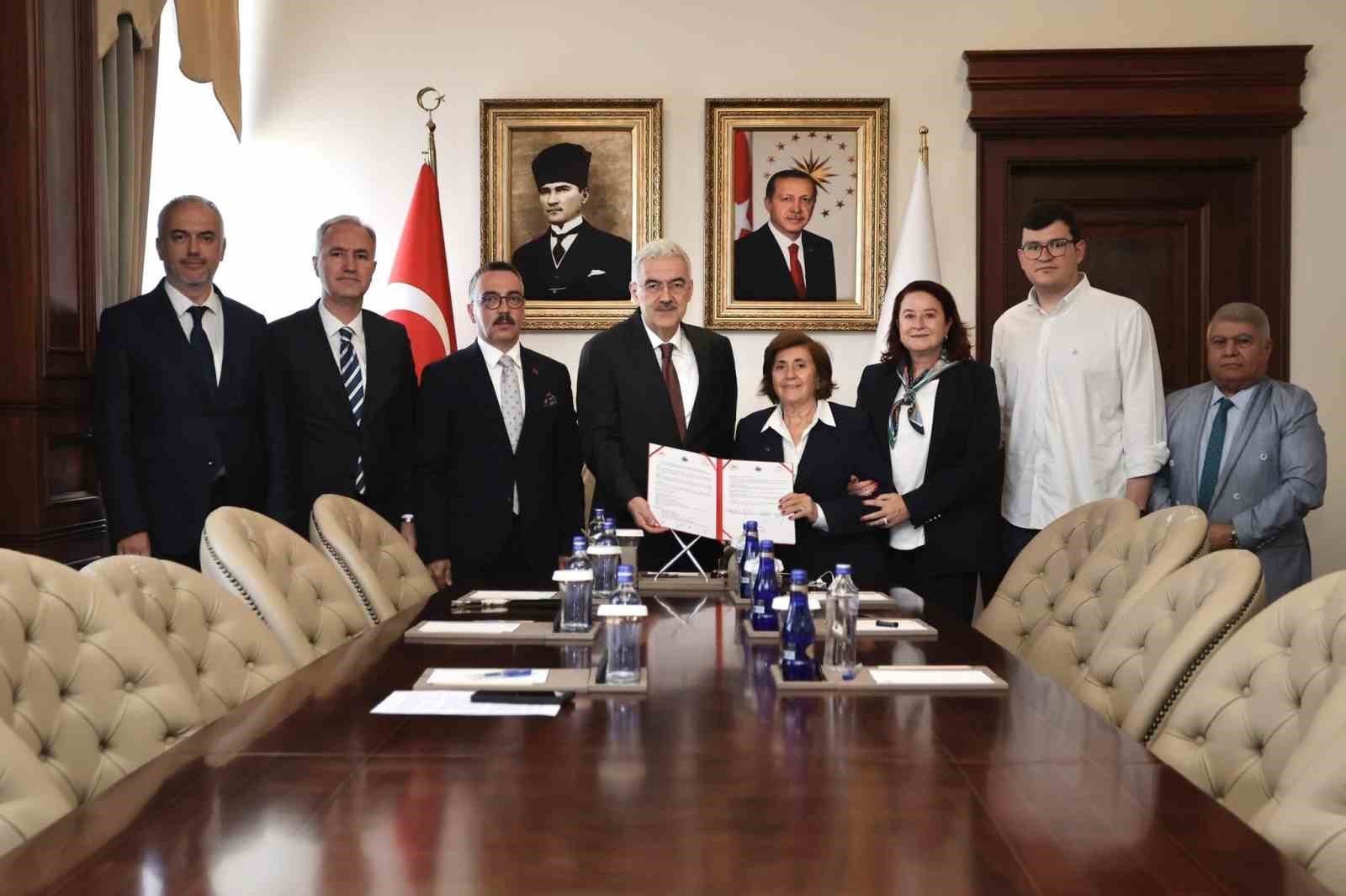 İnegöl’e 7 birimli yeni aile sağlığı merkezi için protokol imzalandı
