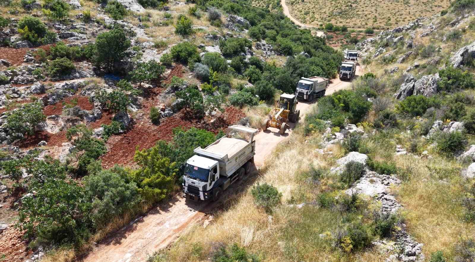 Şehitkamil’de arazi yolları açma çalışmaları sürüyor
