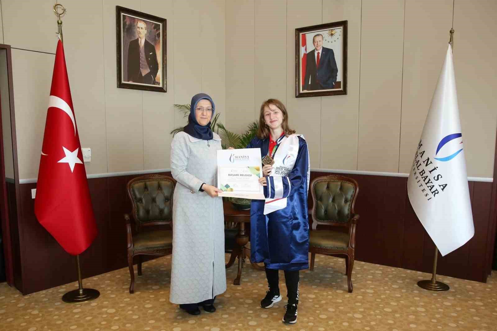 Rektör Kibar Dünya Şampiyonu Büber’i makamında ağırladı
