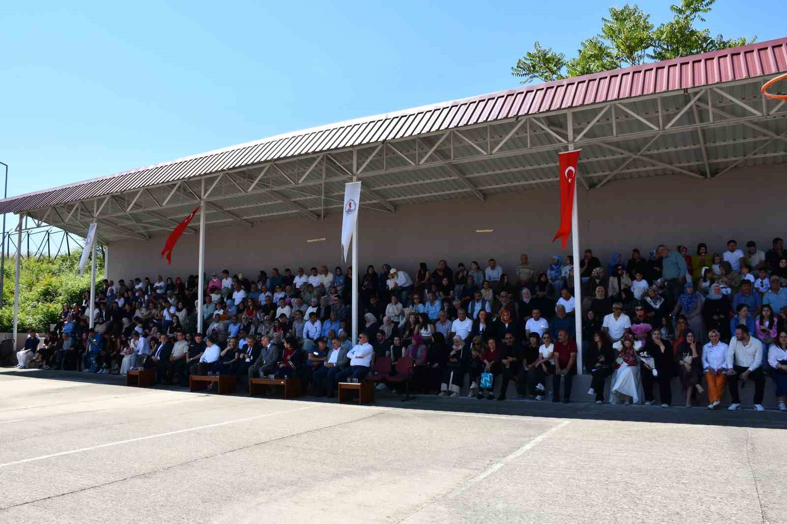 Vezirköprü MYO’da mezuniyet coşkusu
