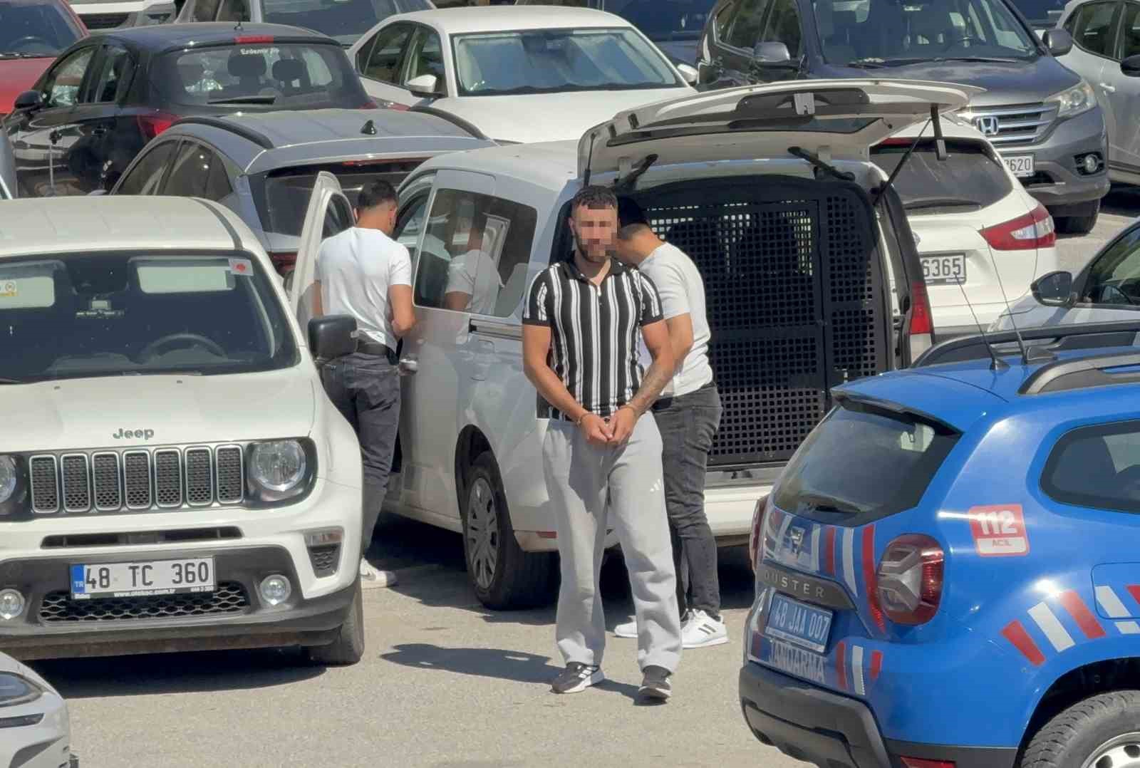 Bodrum’da sokak ortasında rastgele ateş açan şahıs tutuklandı
