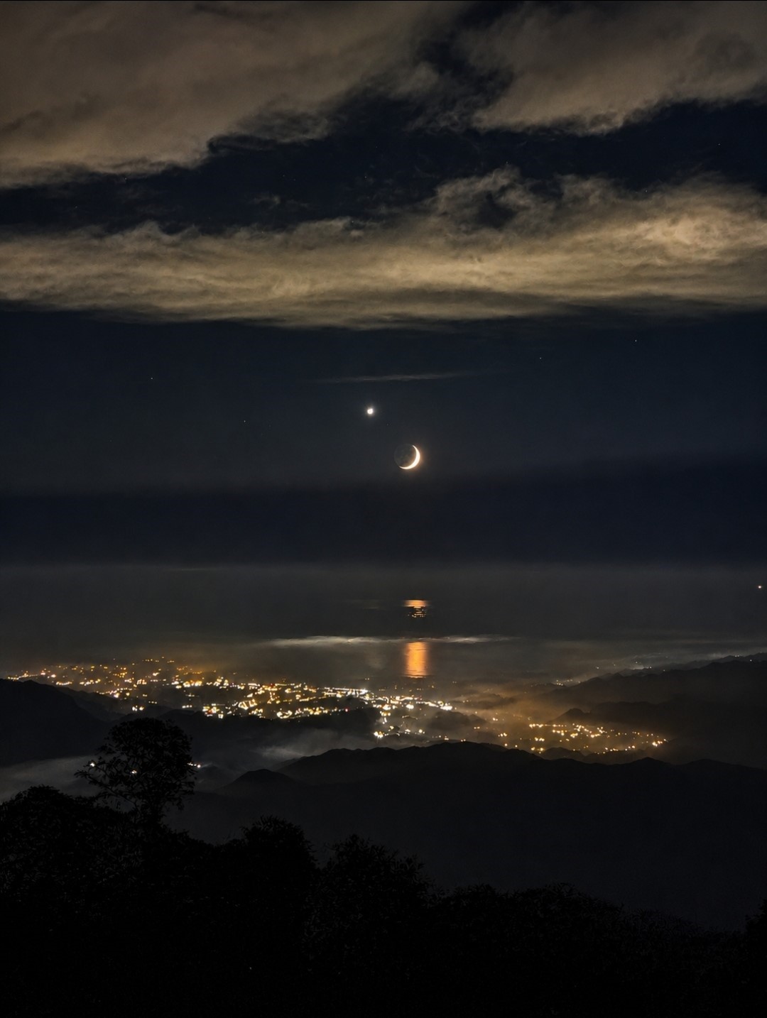 Rize semalarında ay yıldızlı eşsiz görüntü
