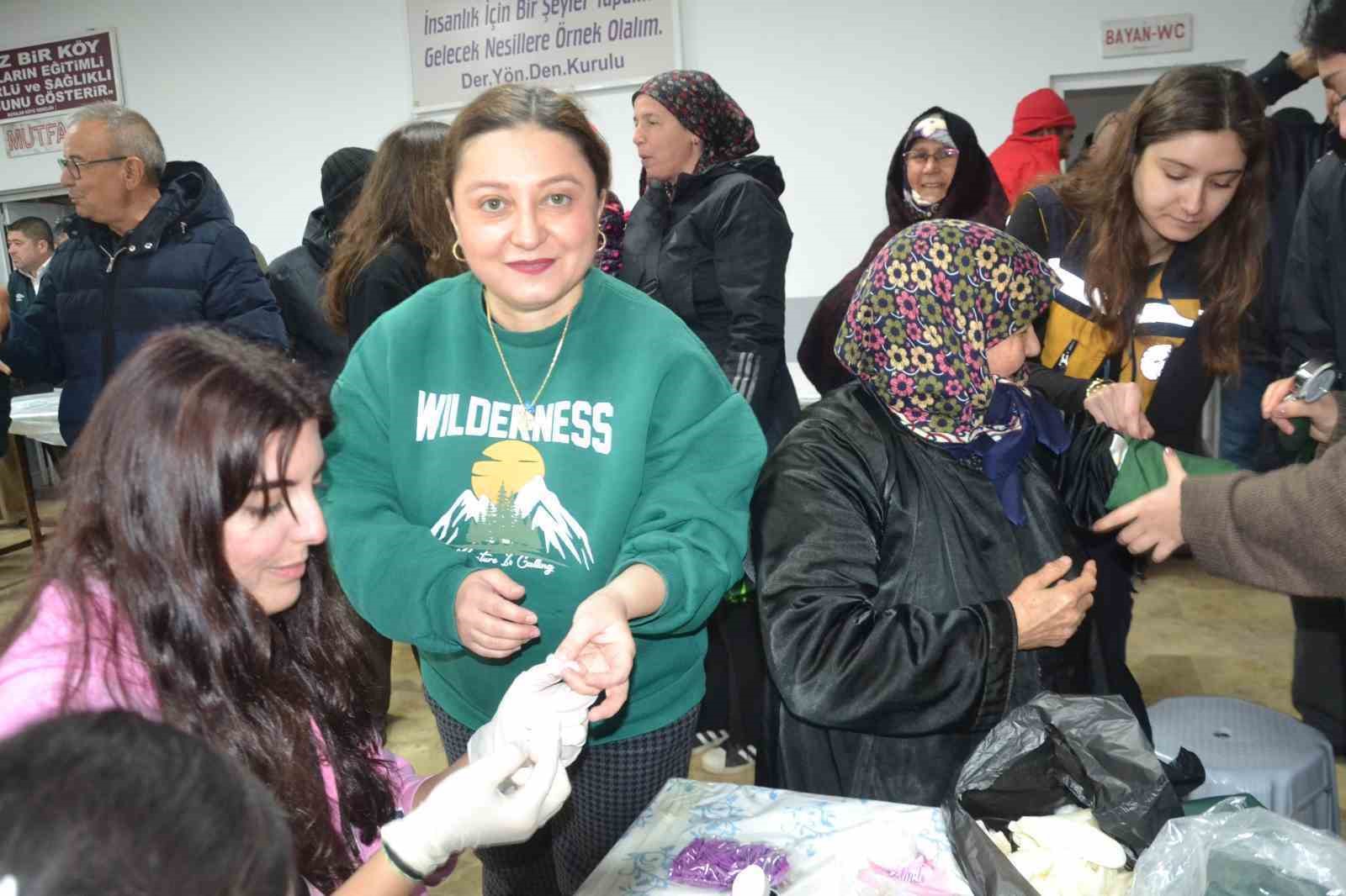 Sağlık öğrencilerden kırsalda vatandaşlara ilk yardım etkinliği

