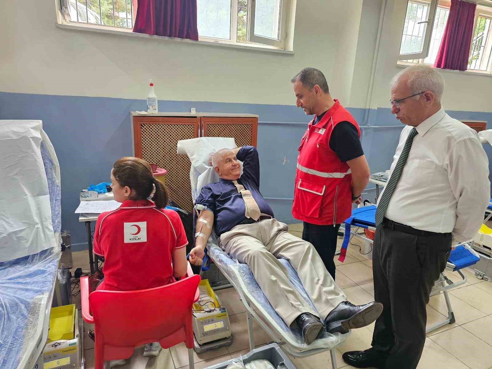 Karesi’de ’Kanpanya’ ile eğitimciler kan bağışını yaptı
