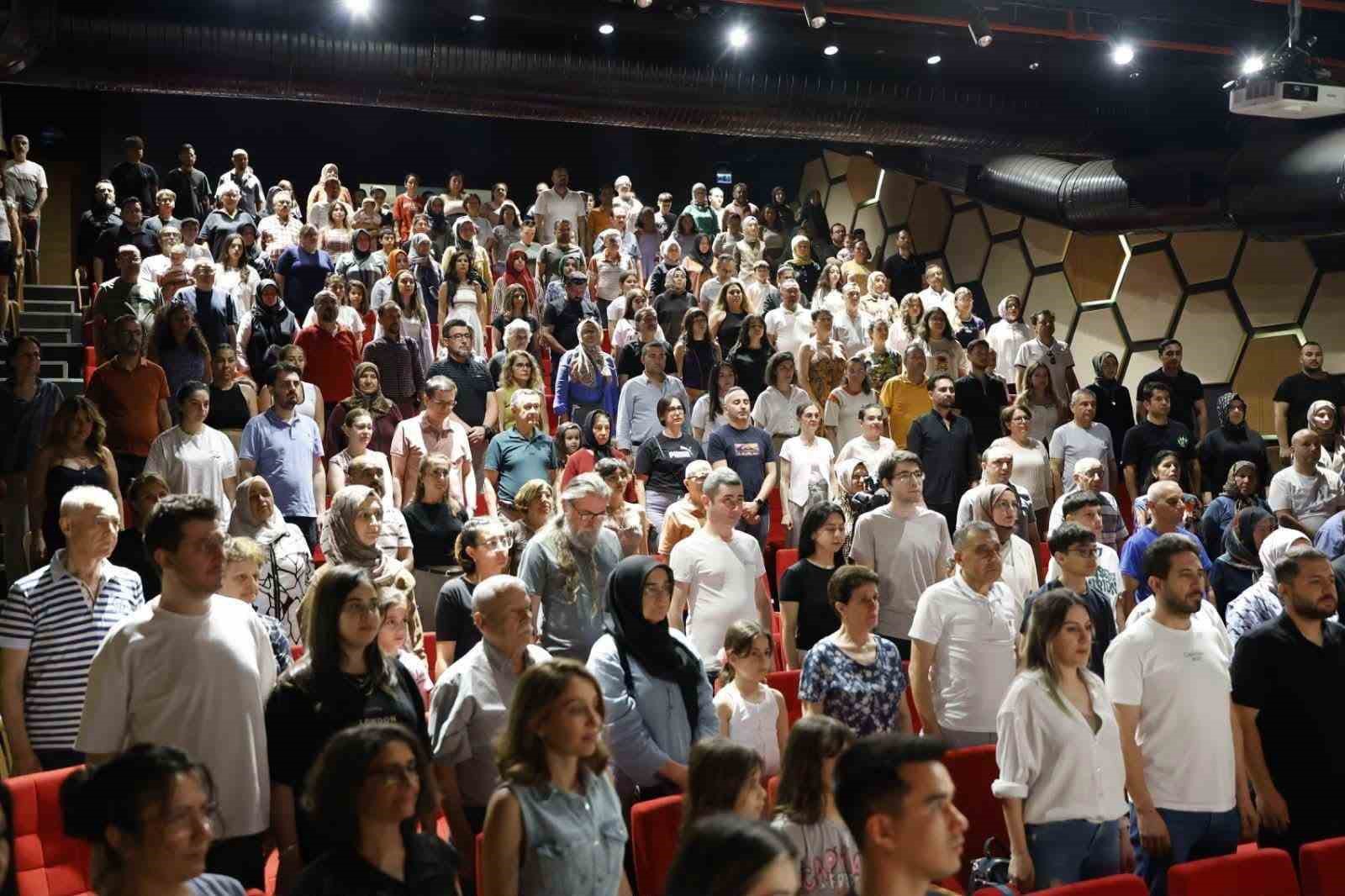Merkezefendi Belediyesi Kent Tiyatrosu’nda yılsonu heyecanı
