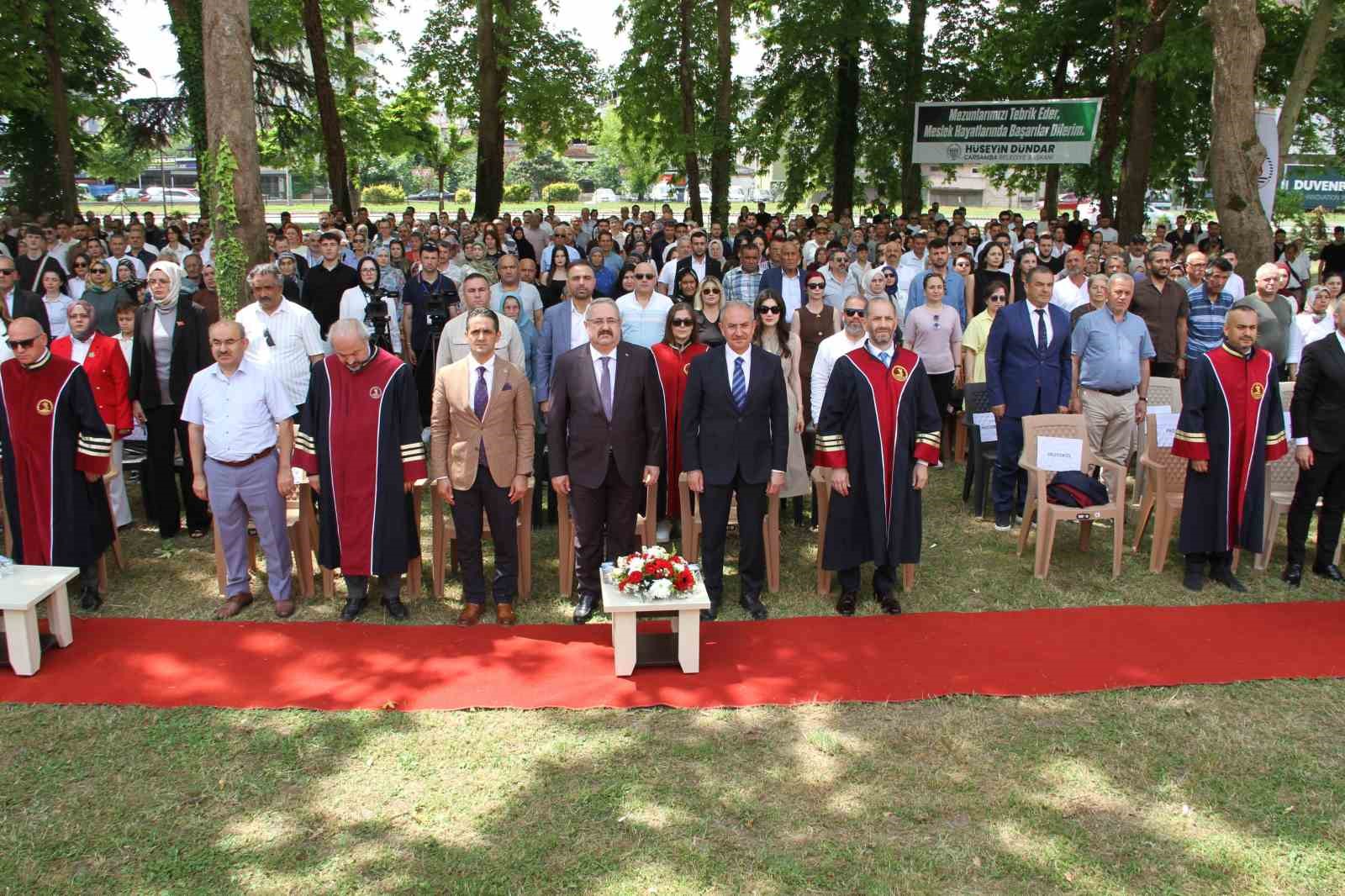 OMÜ’de mezuniyet sevinci
