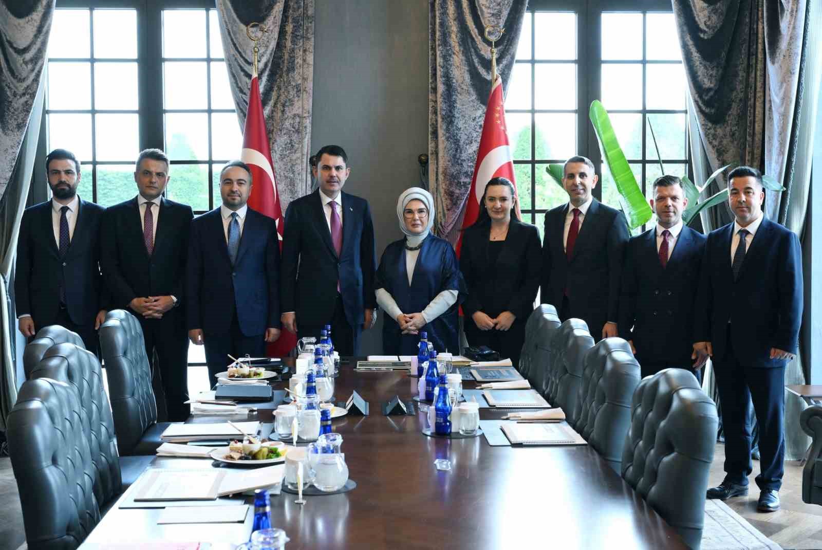 Bakan Kurum, Emine Erdoğan ile çevre politikaları ve COP31 hazırlıklarını görüştü
