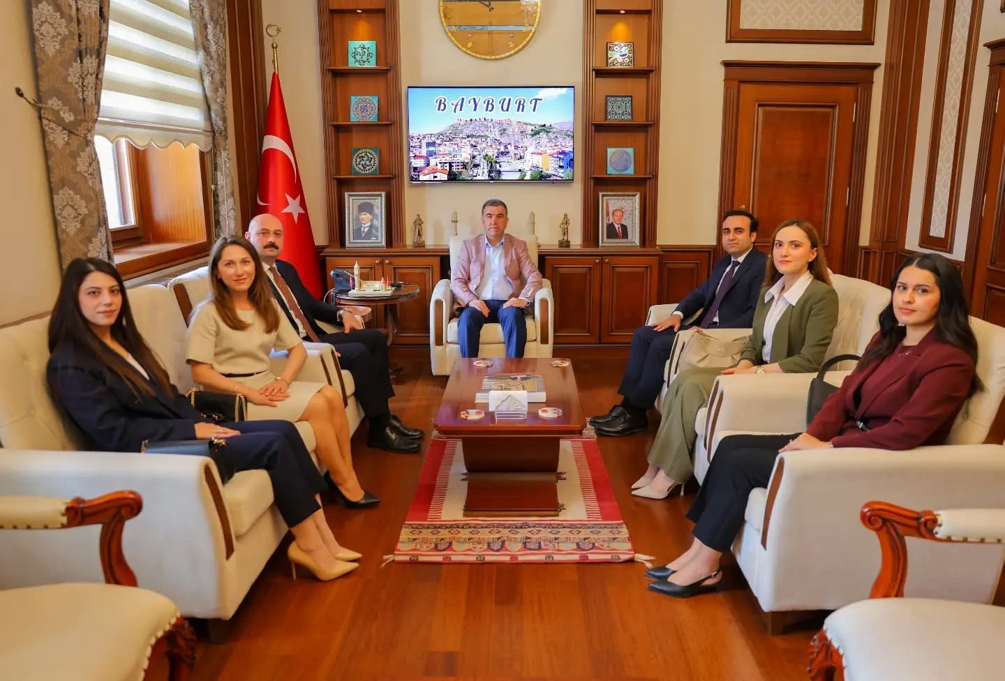 Vali Eldivan, ataması çıkan yargı mensuplarını ağırladı
