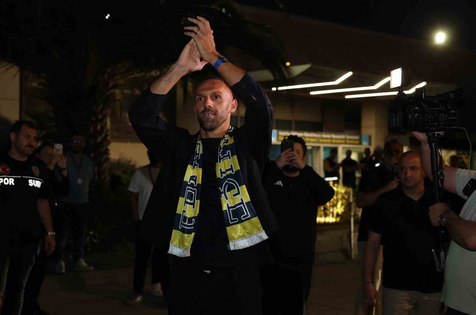 Fenerbahçe’nin yeni transferi Vedat Muriqi İstanbul’a geldi
