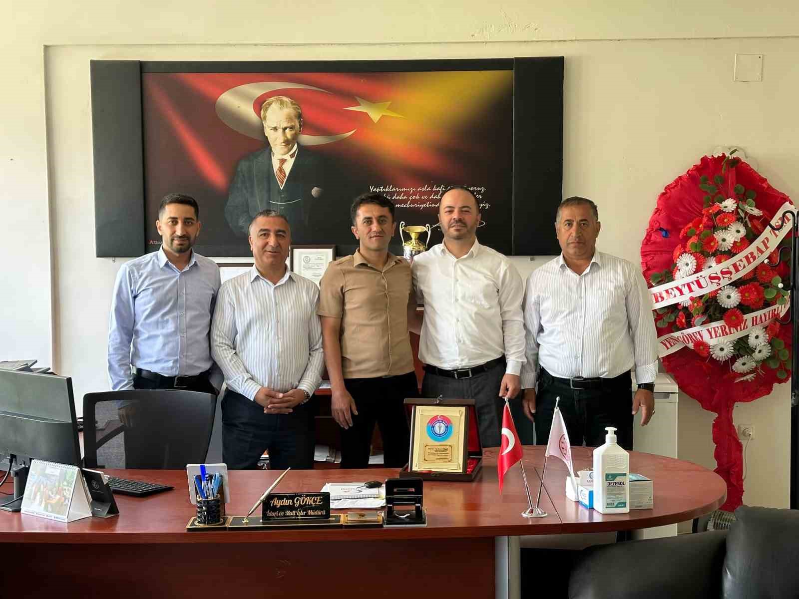 Sağlık-Sen: "Sağlık çalışanları insan hayatını öncelerken yoğun iş temposuyla da mesleğinden bezdiriliyor"
