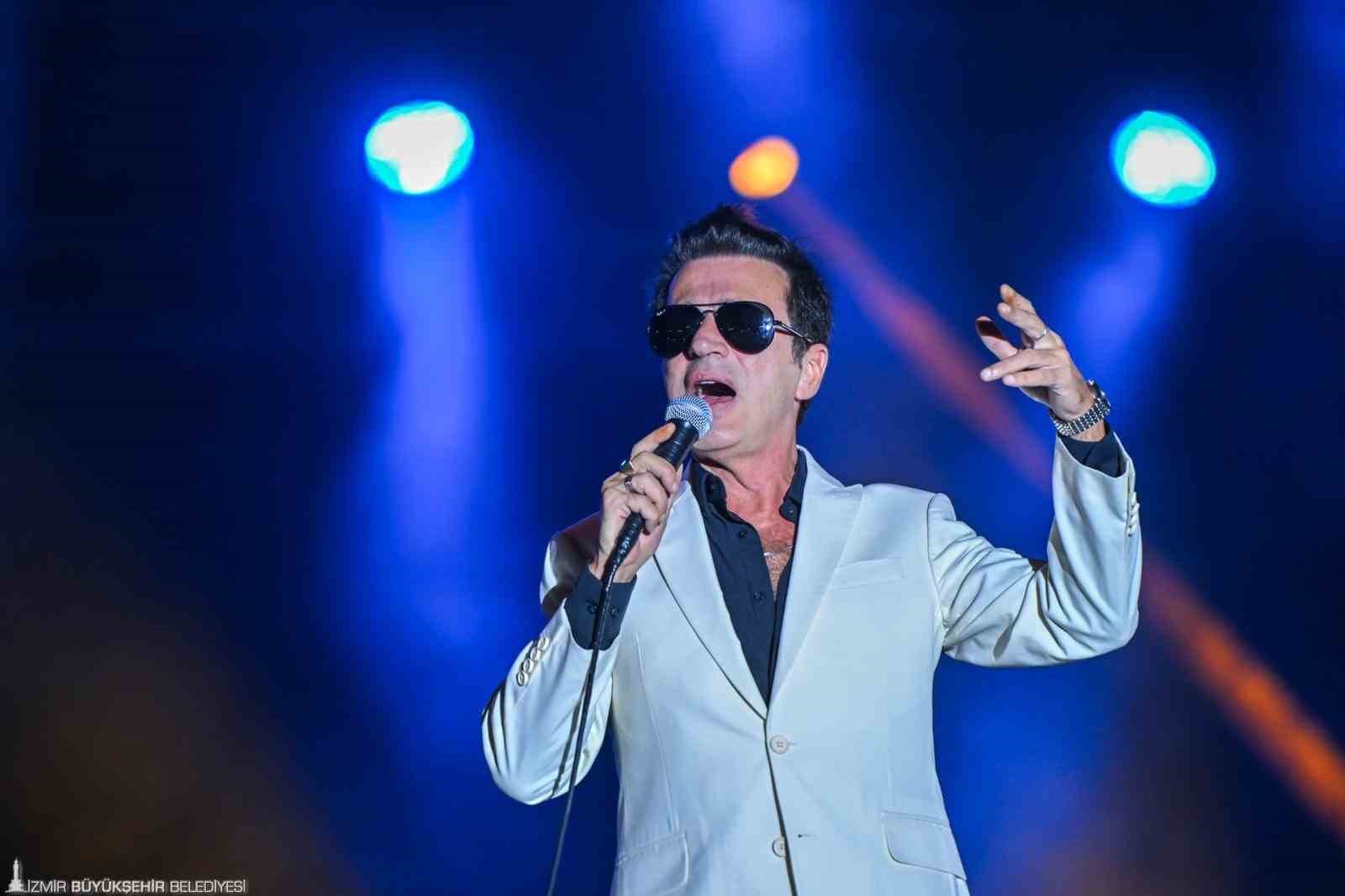 Teoman’dan 95. İzmir Enternasyonal Fuarı’nda müzik şöleni
