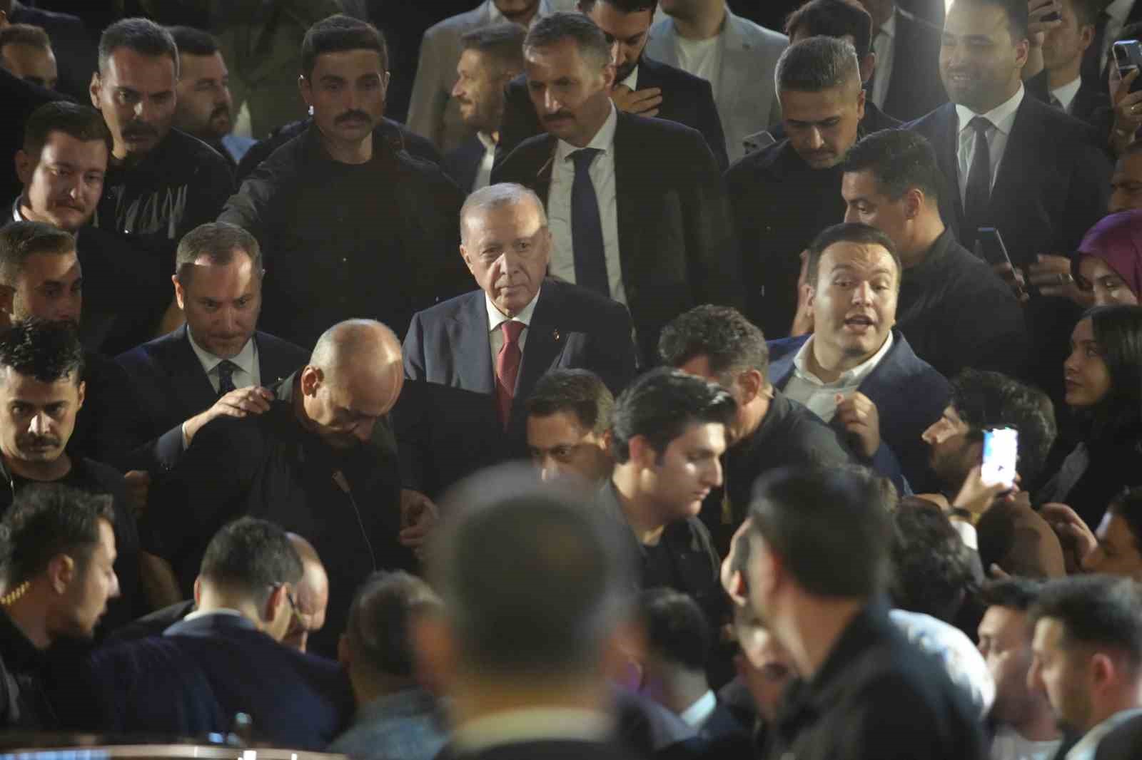 Cumhurbaşkanı Erdoğan’a Samsun’da vatandaşlardan sevgi gösterisi
