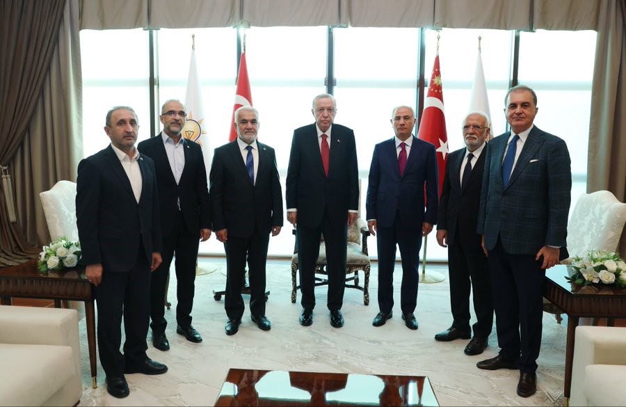 Cumhurbaşkanı Erdoğan, HÜDA PAR Genel Başkanı Yapıcıoğlu’nu kabul etti
