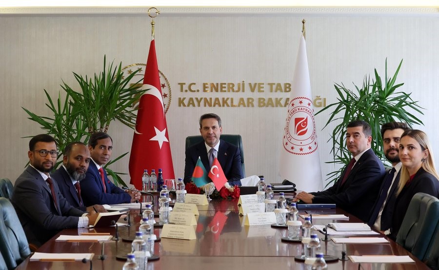 Bakan Bayraktar, Bangladeş’in Ankara Büyükelçisi Haq’ı kabul etti
