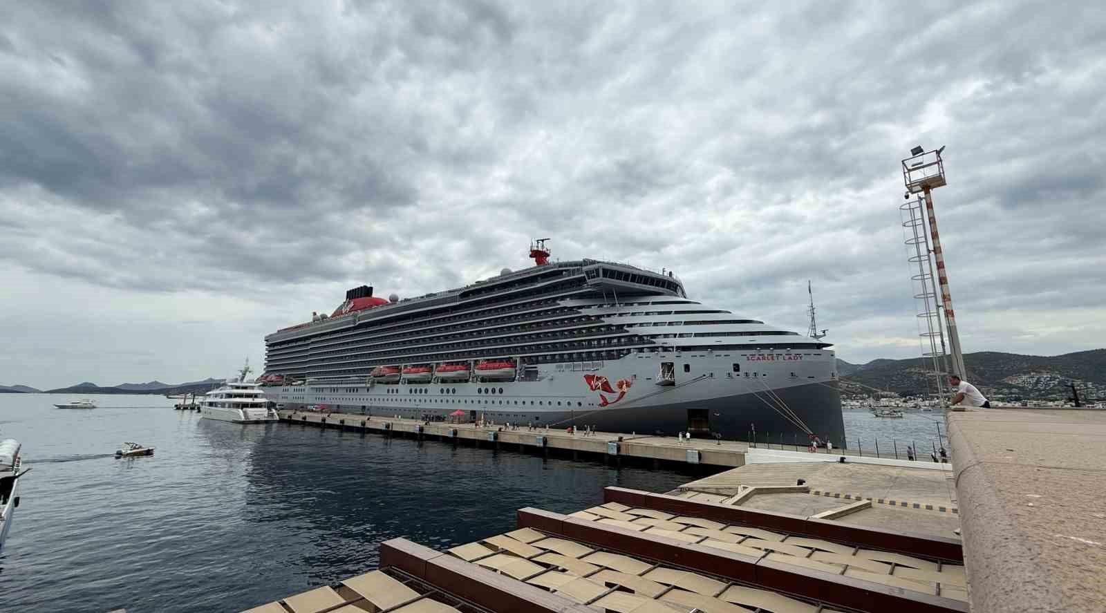 Bodrum’a 2 bin 560 yolcuyla geldi
